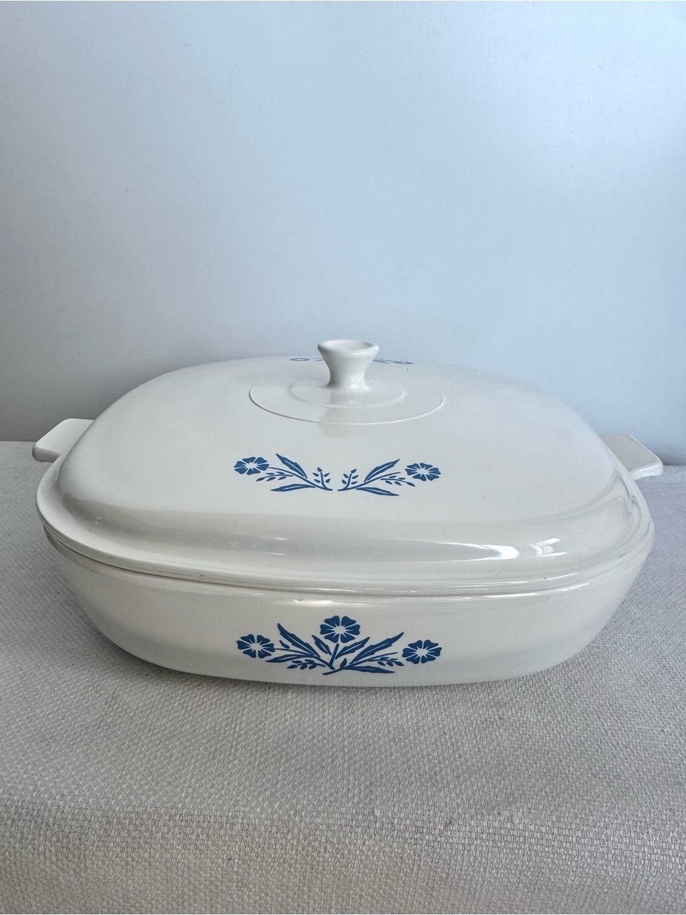 CorningWare Cornflower Blue 10” Casserole Dish Baking Dish Pyrocream Opaque Lid